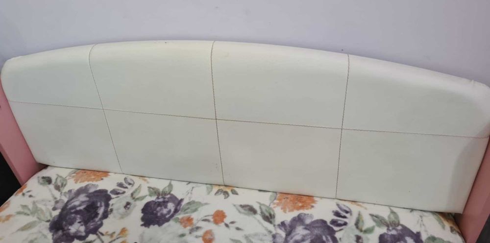 Детски спален комплект с включен матрак.