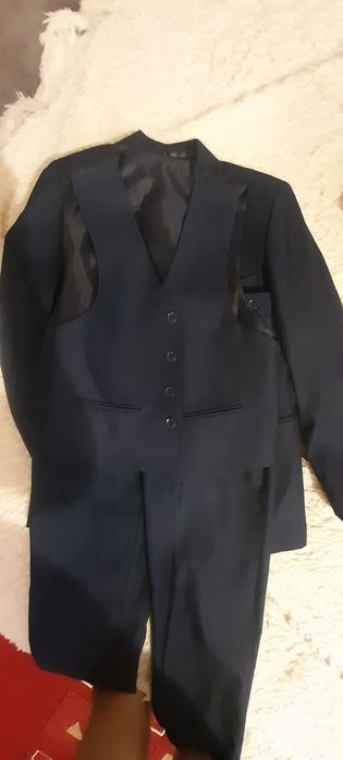Продам костюм тройка