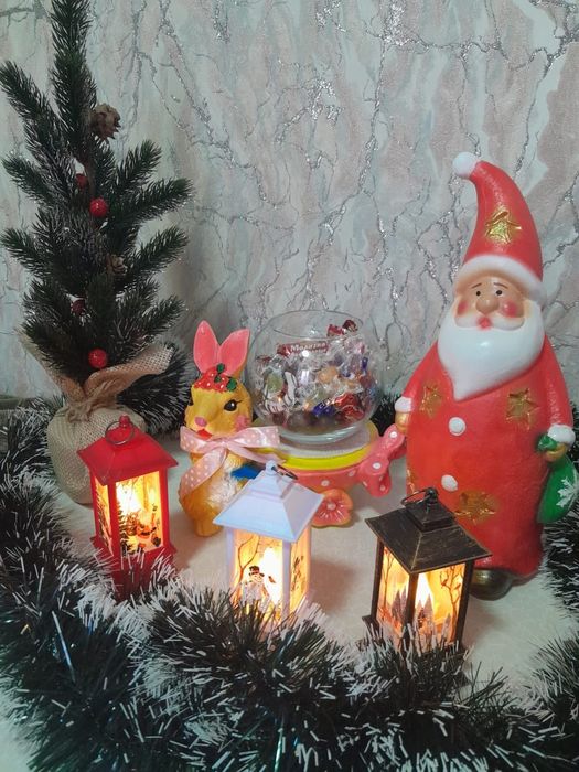 Новогодние игрушки дед морозы и копилки