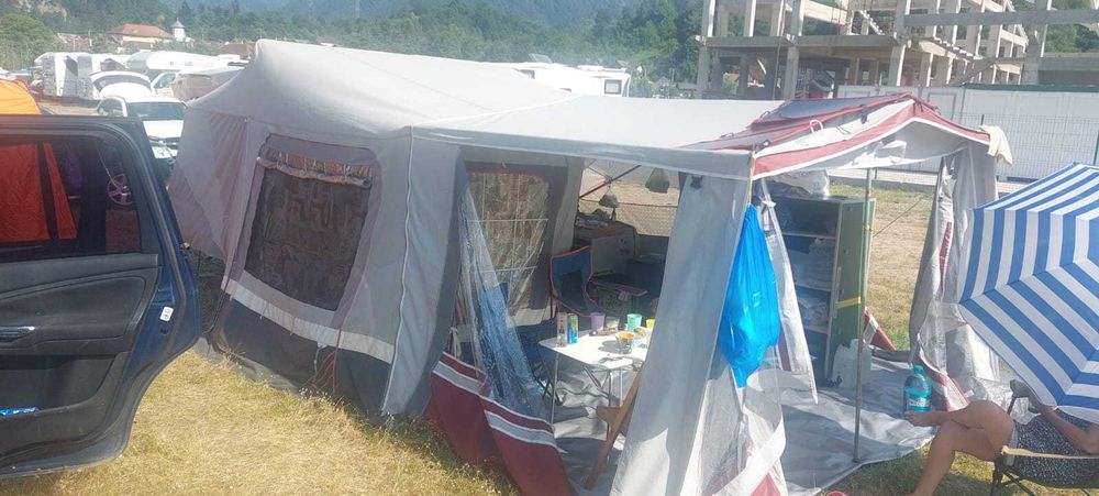 Remorca cort Camp Let Royal
