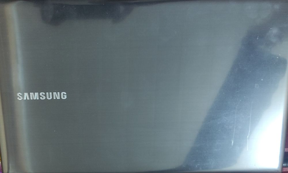 Samsung NP355 sotiladi.