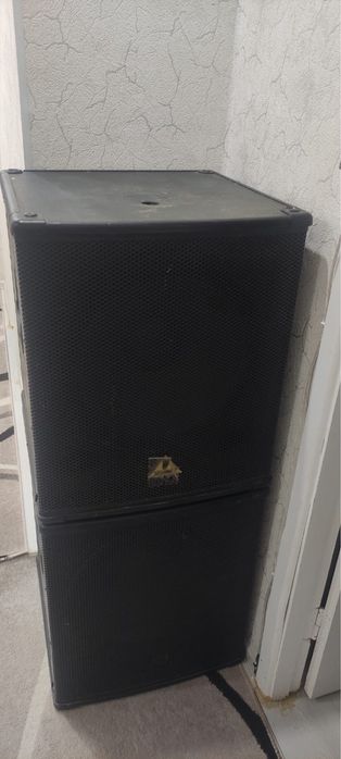 Саббуфер Behringer