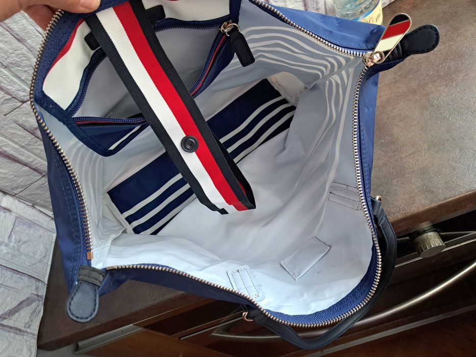 дамска чанта,Tommy Hilfiger голяма синя торба