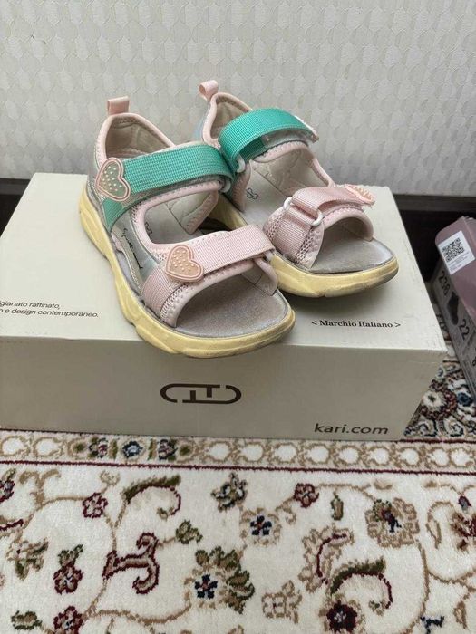 Продам детскую обувь