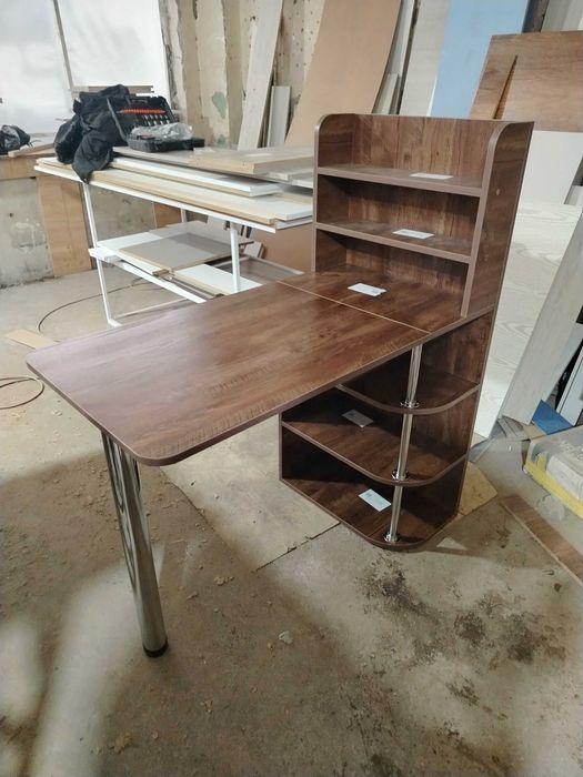 Маникюрные столы