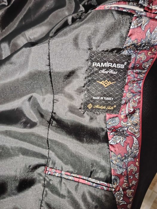 Мъжки костюм подходящ