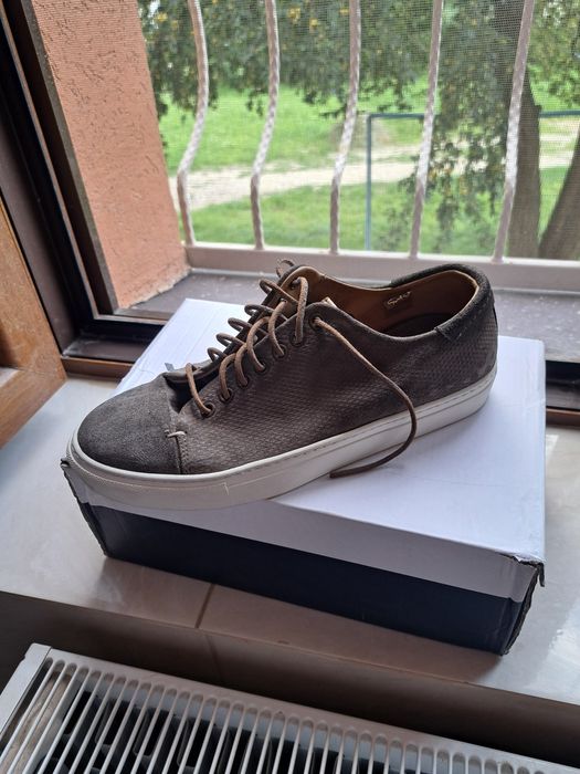 Adidasi piele intoarsa