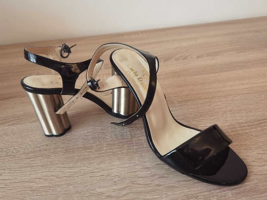 Sanda neagra eleganta