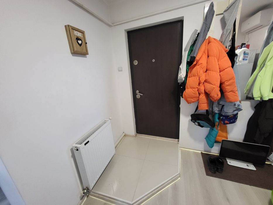 Vând apartament cu doua camere