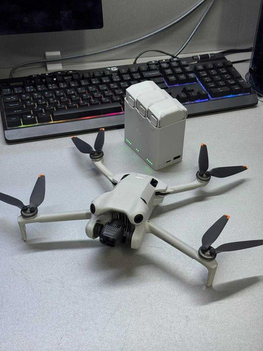 Продам DJI Mini 4 Pro Fly More Combo