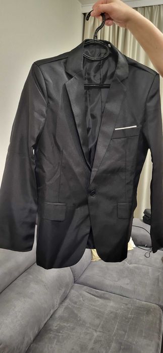 Официален мъжки костюм