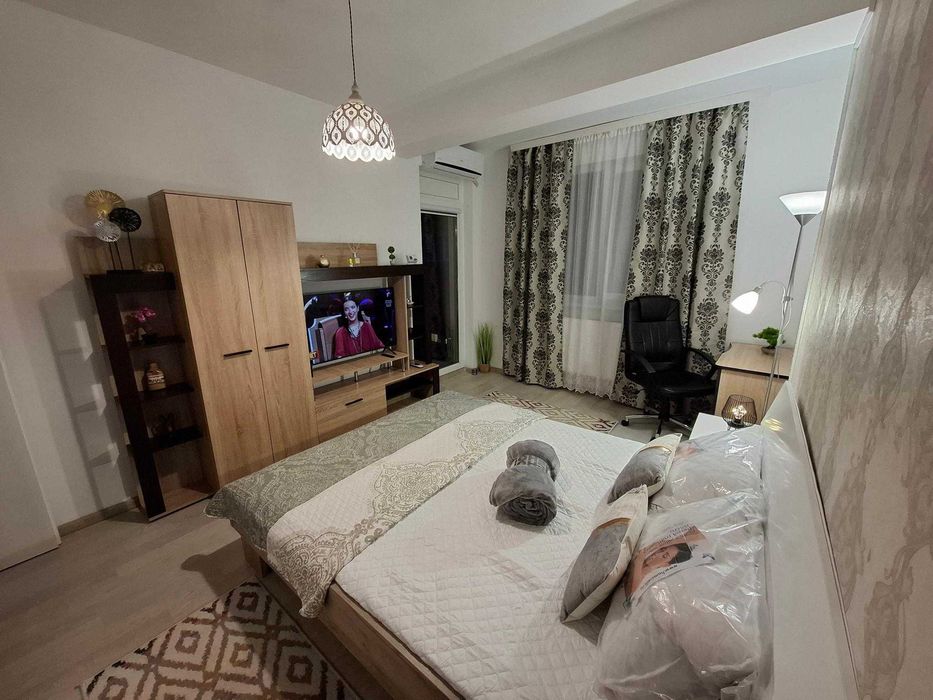 -Garsoniera,fix la metrou D.Leonida-M2