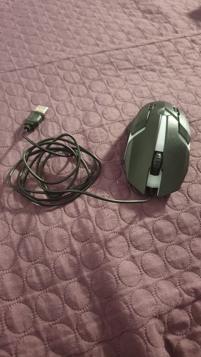 mouse pentru gaming cu lumini RGB, NOU fara nici o zgarietura