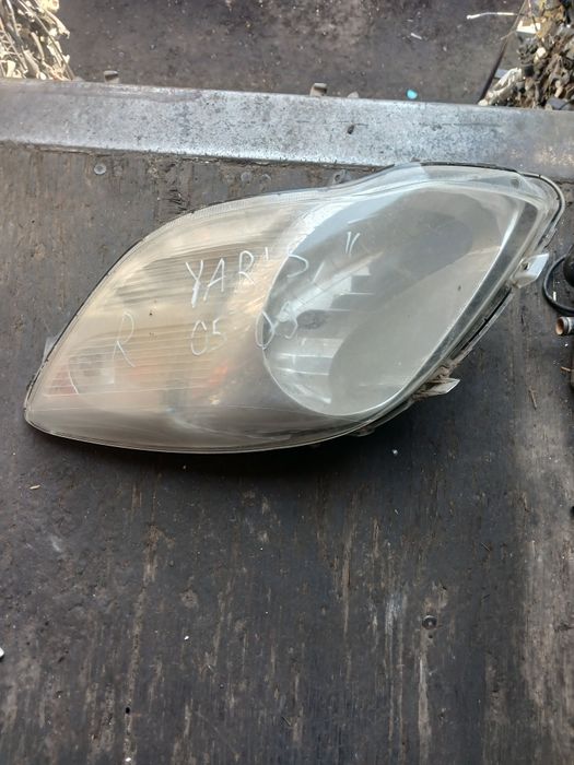 Фара Тоета Ярис 2005г =2009г правая