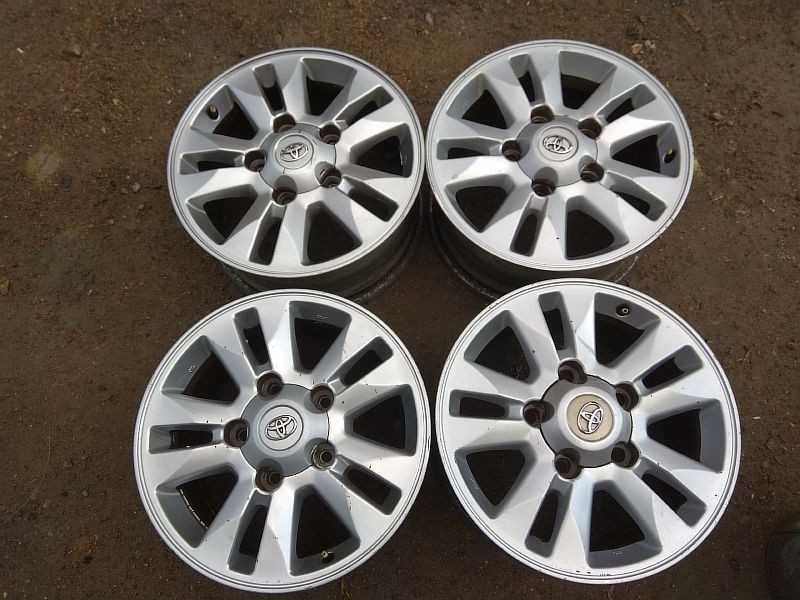 Продам оригинальные легкосплавные диски R17 на Toyota Land Cruiser VX