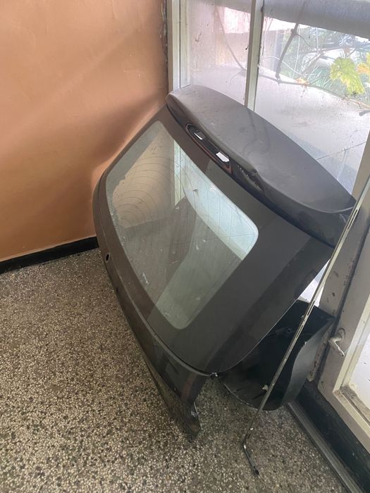 Задна врата на багажник