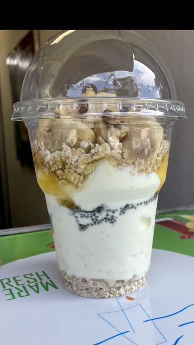 Продавам чаши и шишета за фреш, фрапе, от 500 мл и 300 мл