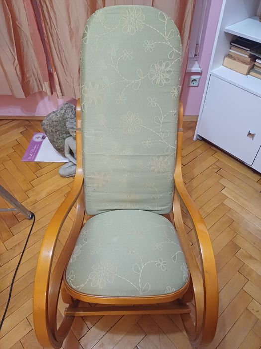 Люлеещ се стол, много красив и добре запазен