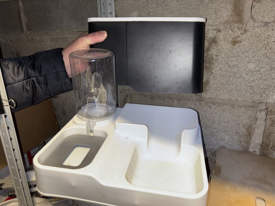 Поилка и кормушка для кошек и собак