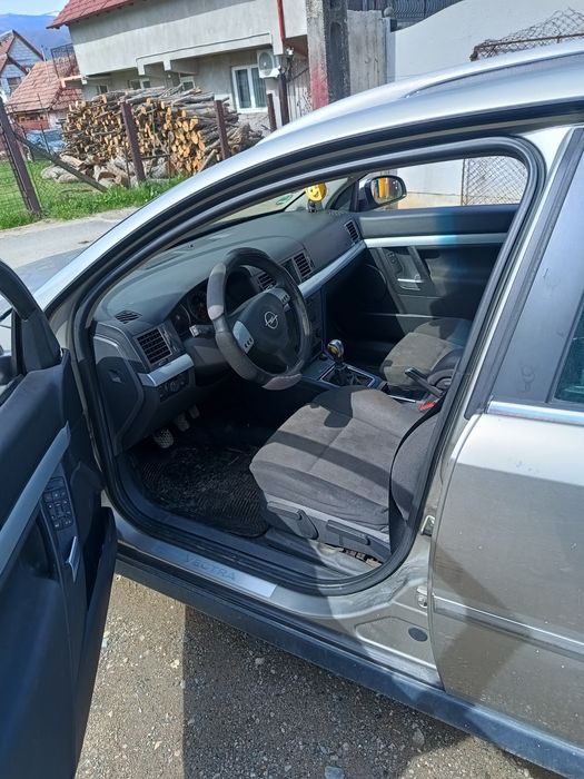 Vând Opel Vectra C pentru dezmembrat