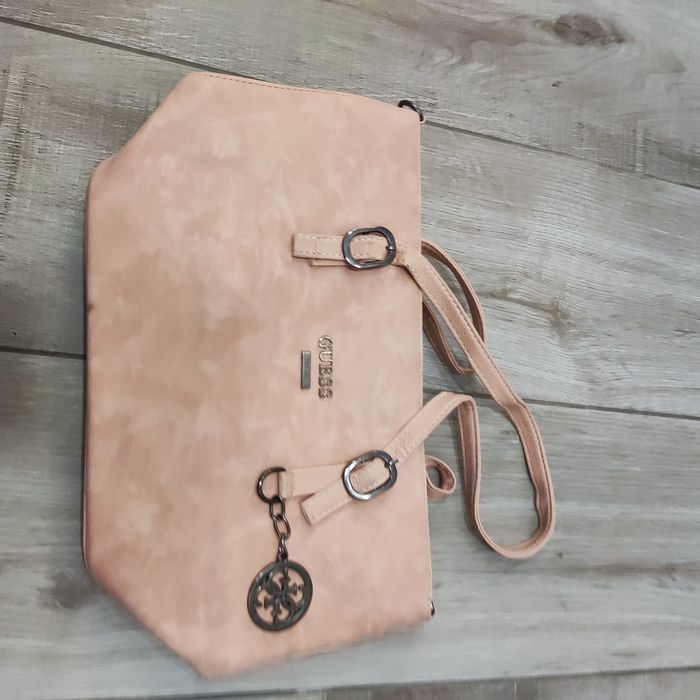 Дамска чанта Guess