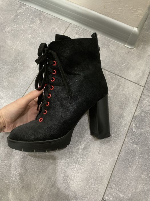 Дамски боти с ток