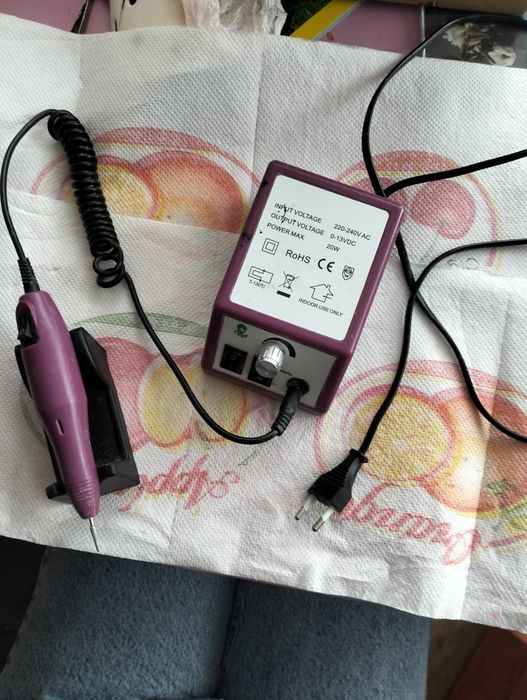 Vând chesti pentru unghii