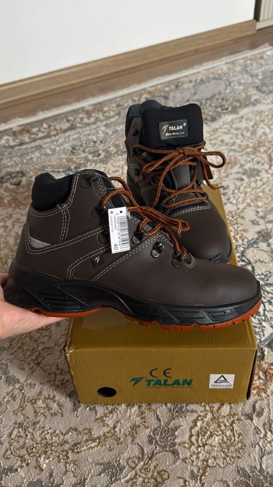 Рабочие ботинки.