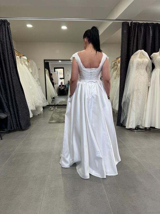 Vand rochie de mireasa
