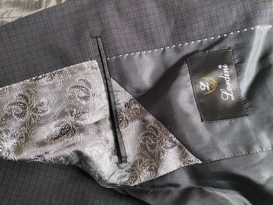 Костюм сатылады.