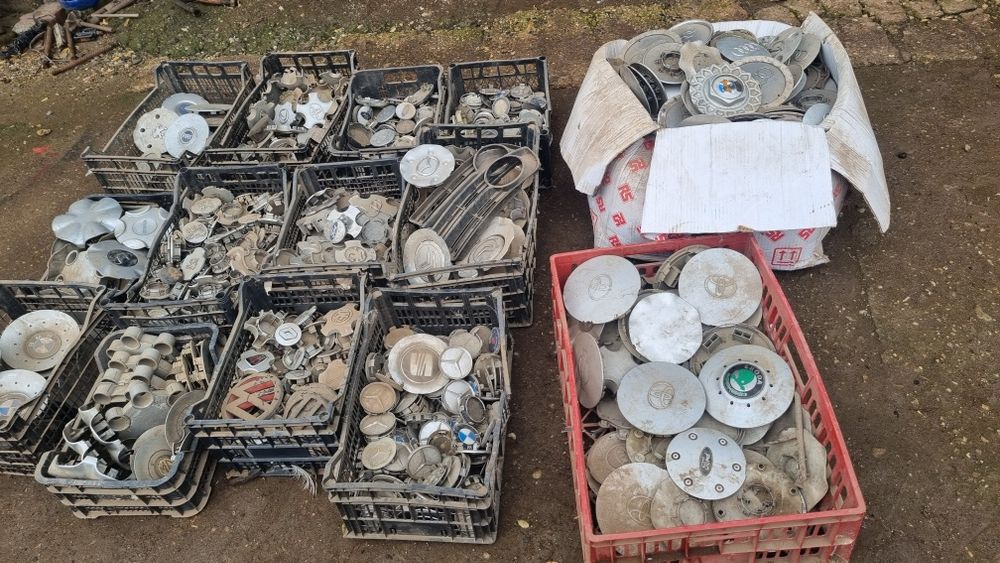 Vând diferite modele de capace!