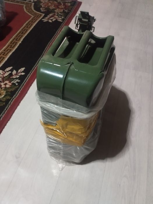 Продам канистру.