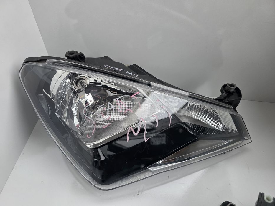 Фар  Seat Mii като нов