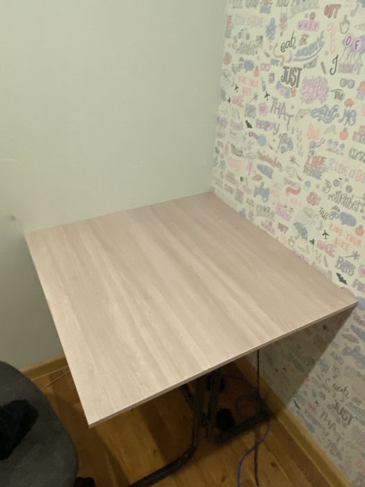 Стол в хорошом состояние