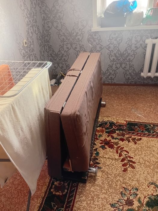 Заберите диван. Кому надо?