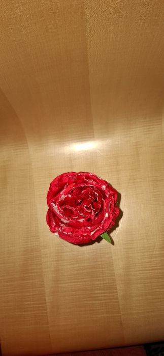 Роза във винена чаша