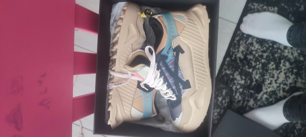 Adidași Off White