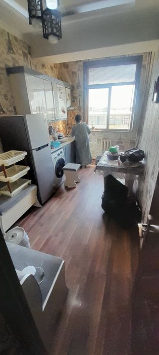 Тез ва Арзон нархда 1-хонали 4-каватда Сотилади. Дом 5-каватлик. 46_кв