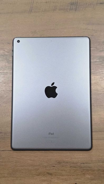 iPad generația 9 de 64 GB