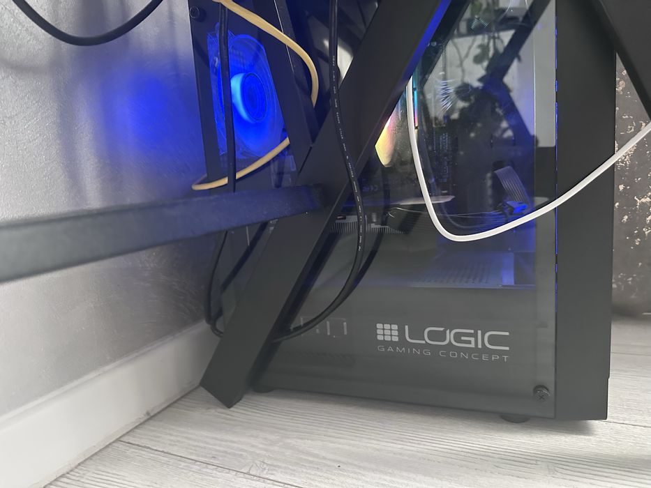 Vand calculator cu tot ce se vede