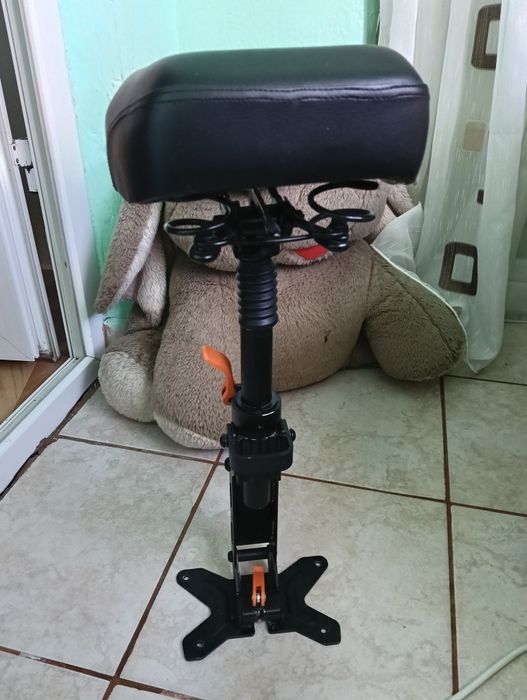 Vând scaun trotineta elecrica
