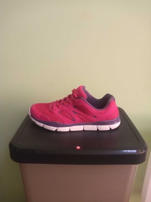 Дамски розови маратонки