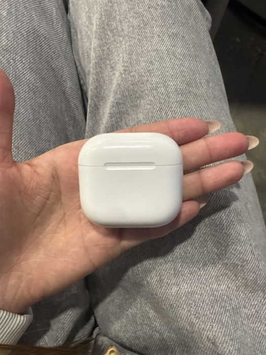 продаются аирподс 4