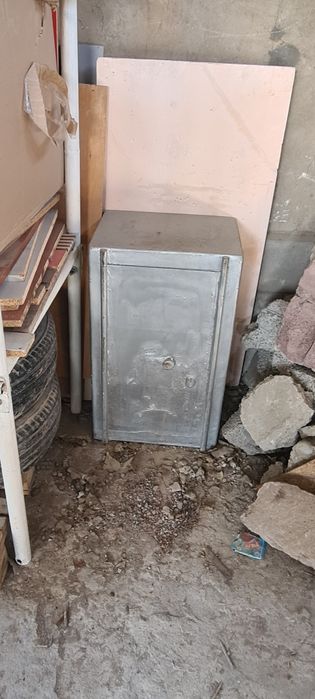 Сейфы металлические несгораемые