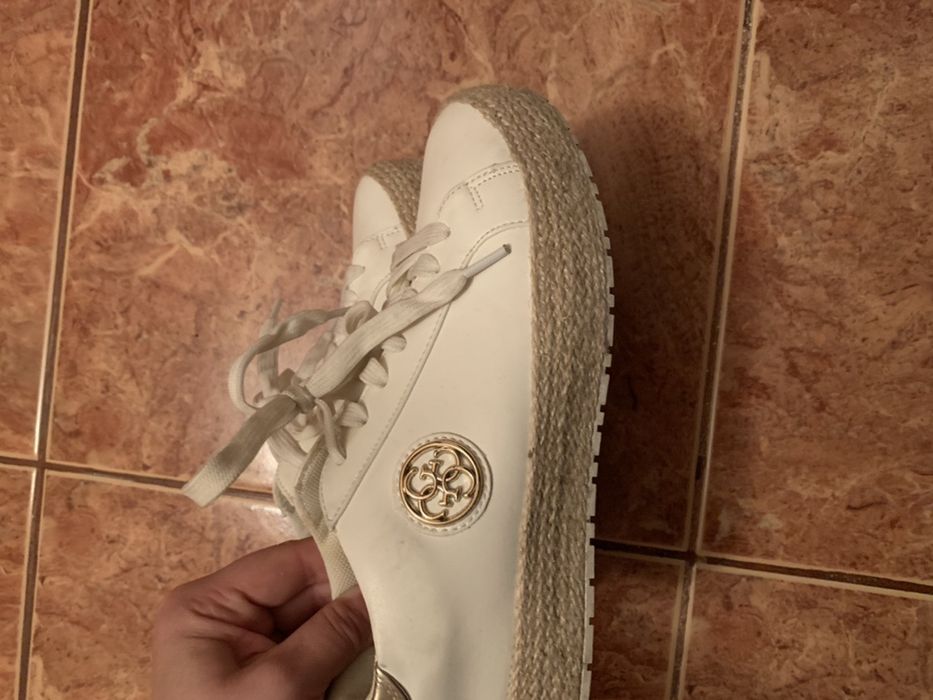 Adidasi dama Guess