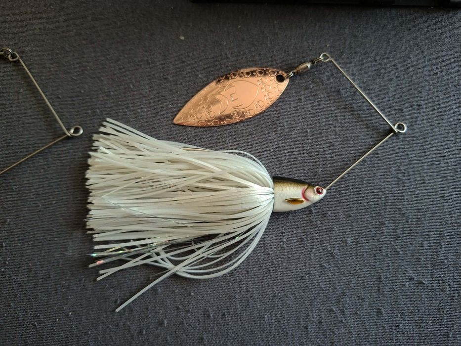Vand naluci,spinnerbait,broasca,lingurita etc ca nou