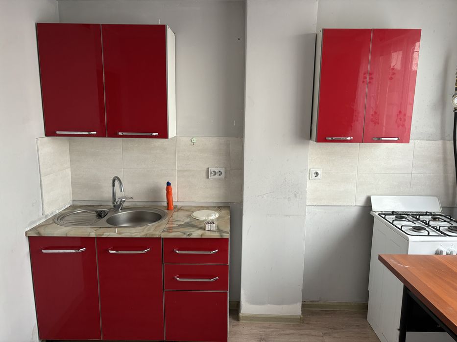 Кухонная мебель со столом