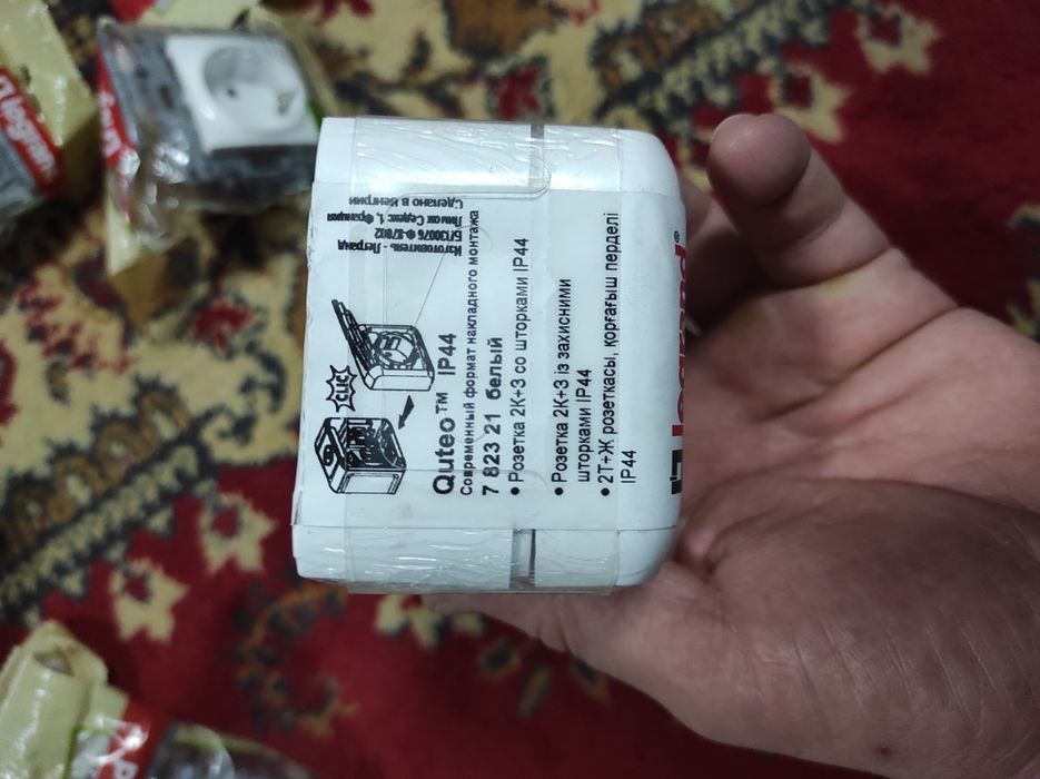 Розетки Legrand цвет белыи