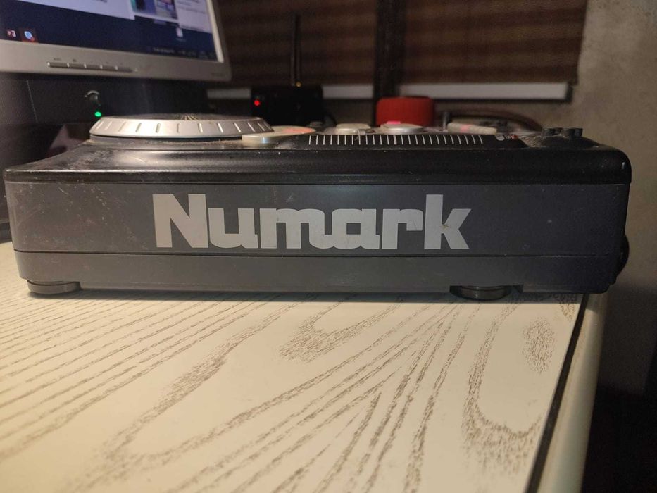 Проигрыватель CD-дисков для дискотек Numark
