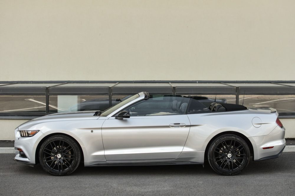 Vand Ford Mustang cabriolet  ,motor 3.7 , model SUA